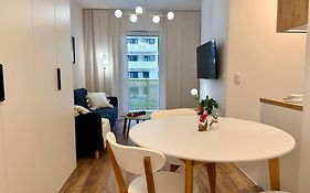 Wola Urban Oasis by OhMyHome z parkingiem